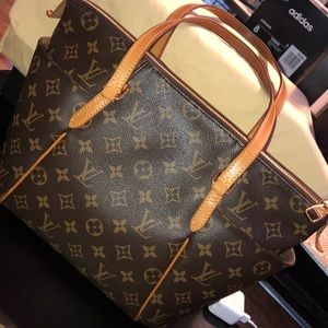 🚫SOLD🚫Authentic Louis Vuitton Totally PM 💕